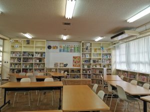 守口市錦中学校図書館改装後02